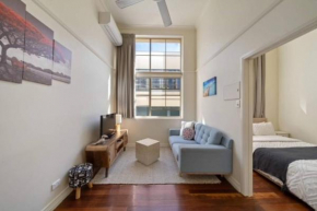Cool New Yorker CBD Apartment - WIFI -AC - Hot-tub